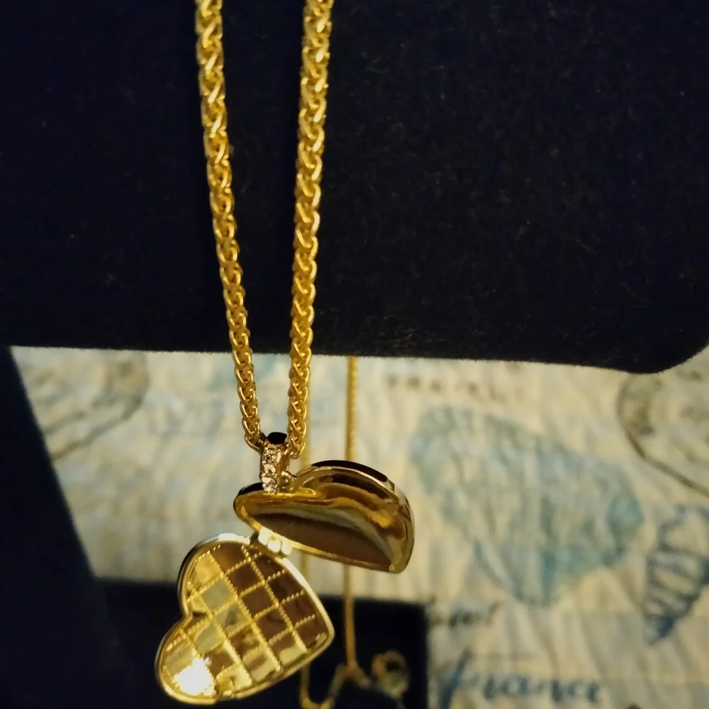 Heart Locket - Picture 2 of 2
